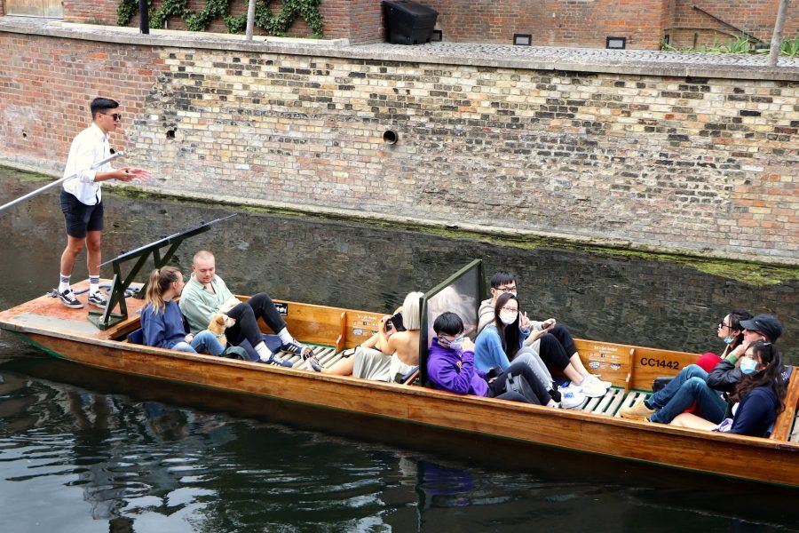 Punting Cambridge, Cambridge Punting, Punting in Cambridge, Chauffeured Punt Tours, COVID-19 safe tours, Outdoor activity, Visit Cambridge, Traditional Punting Company