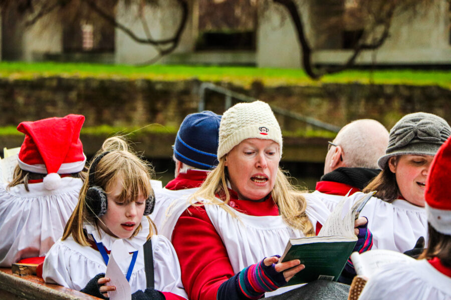 Christmas, Christmas Carols, Carols on the River, Charity, Charity Event, Outdoors, Outdoors Activity, Music, Live Event, Festive Season, Punting, Punting in Cambridge, Traditional Punting Company,