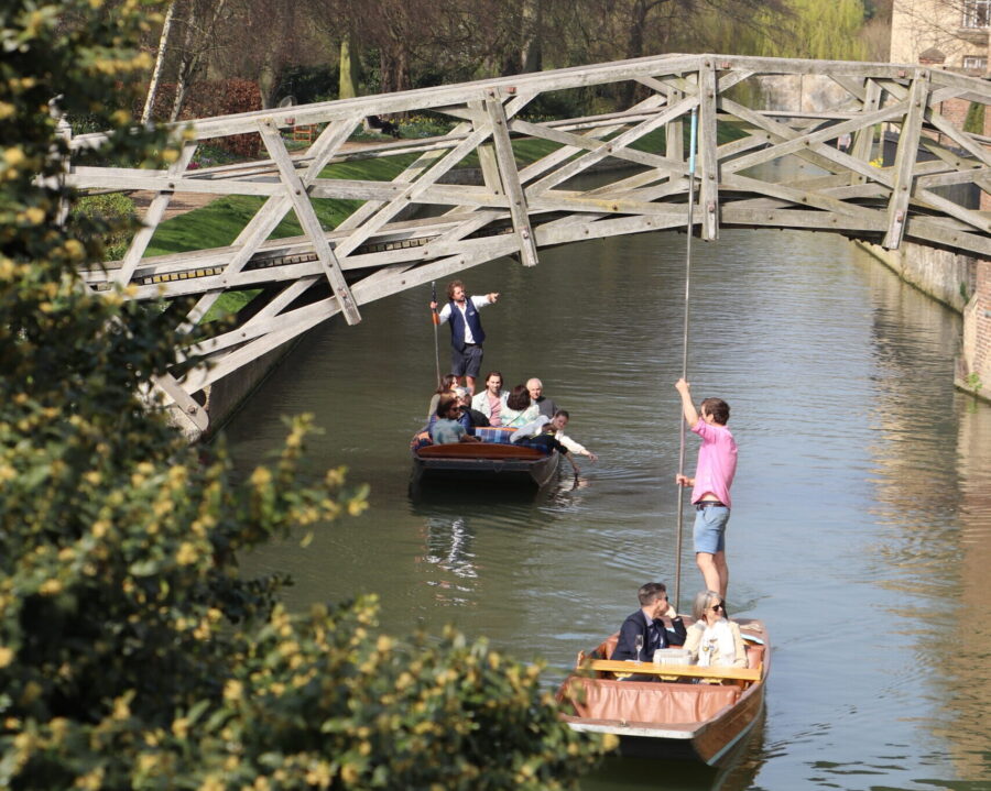 Punting in Cambridge, Punting Cambridge, Places to go punting in England, Visit England, Visit England Accredited, Punting, Chauffeured punt tours