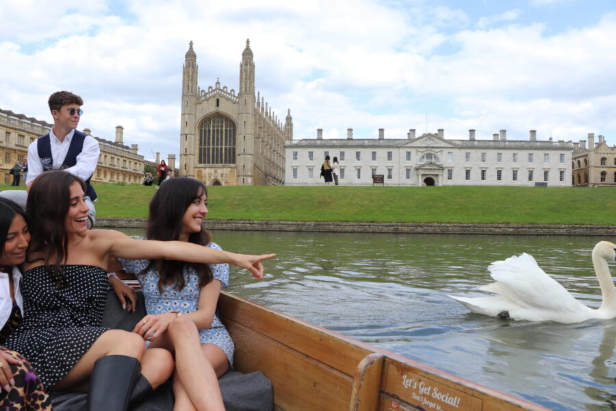 Shared Punt Tours, Punting Cambridge, Kings College Chapel, Swan and Punting