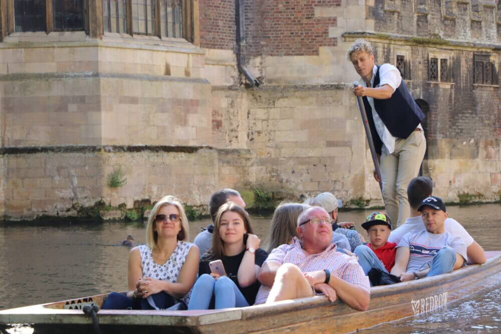 Cambridge punting tour guide